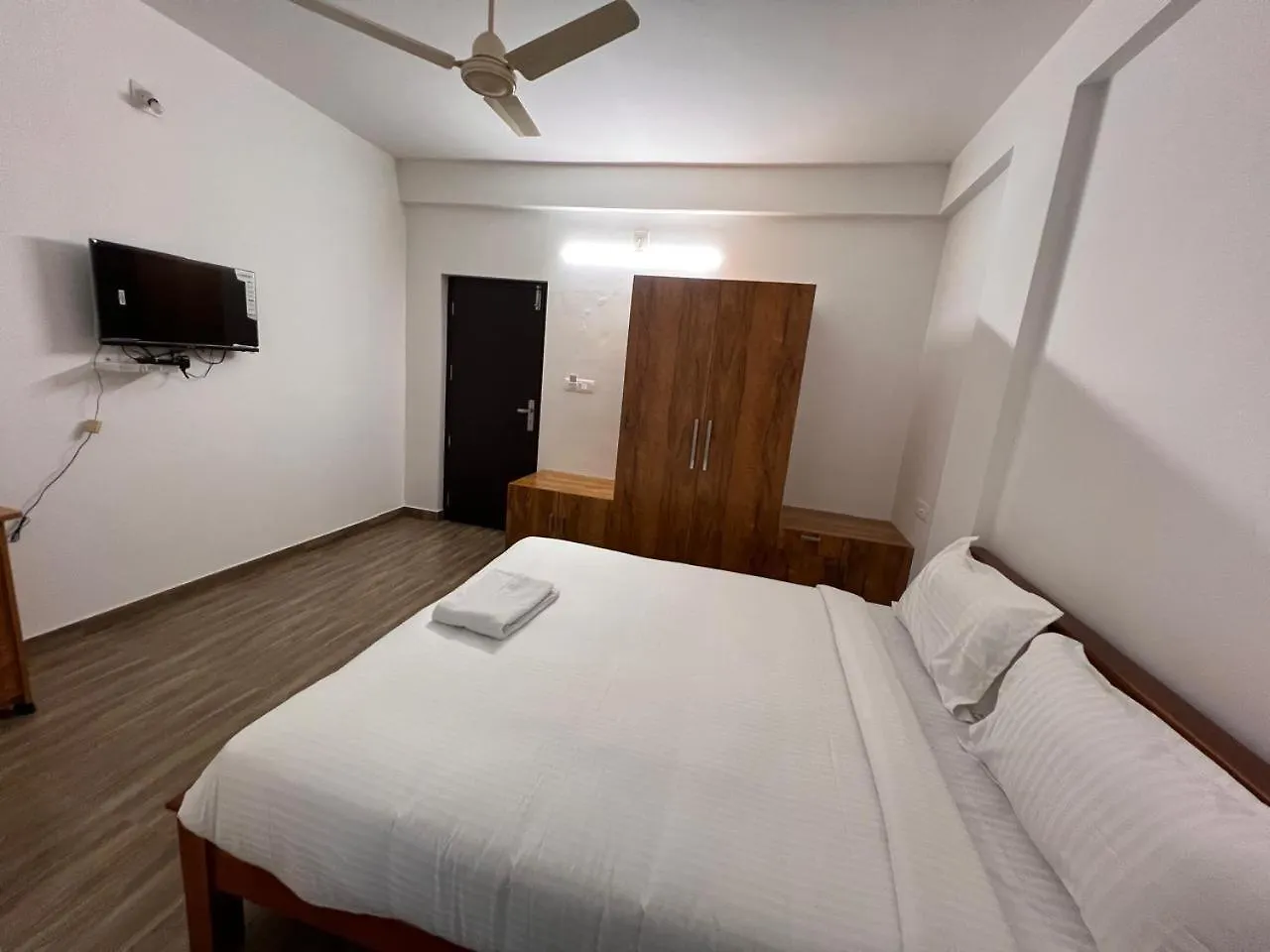 Ashtapadi Inn Guruvāyūr Lodge